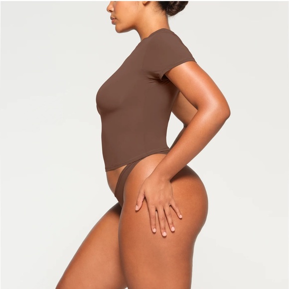 🤎SKIMS FITS EVERYBODY T-SHIRT IN JASPER S M - Picture 2 of 6